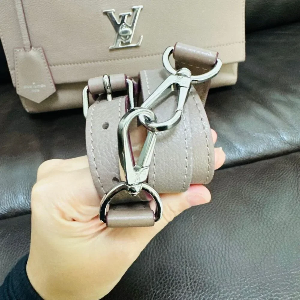 Louis Vuitton Lockme II Turtledove - Picture 3 of 16